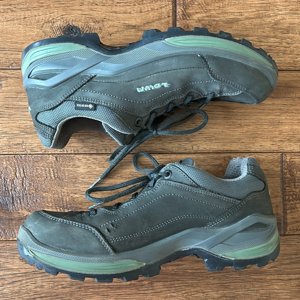 Lowa Renegade GTX Lo Hiking Boots Shoes Graphite Jade Womens Size 8.5 Vibram - Picture 2 of 12